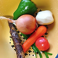 香肠焖饭，必须得有排面的做法图解1