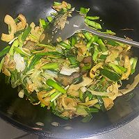 腊肉笋片炒蒜苗的做法图解4