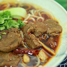 走，嗦粉去！给你做一碗超勾人食欲的大片牛肉米粉~