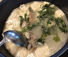 鲫鱼炖萝卜豆腐汤的做法