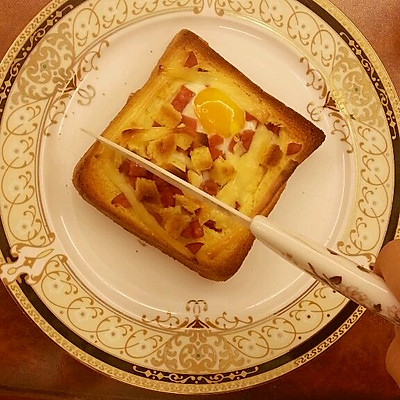 法式早餐 : 干酪太阳蛋吐司