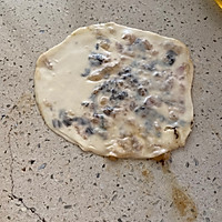 饺子皮梅干菜烧饼的做法图解3