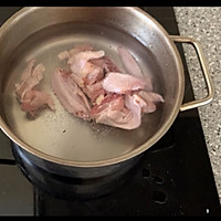 #尽享安心亲子食刻#可以吃两碗米饭的胡萝卜土豆炖鸡块的做法图解3