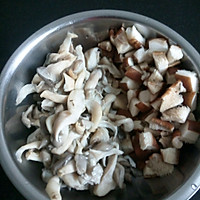 香菇蘑菇肉丝面的做法图解3