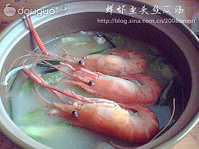 鲜虾鱼头丝瓜汤