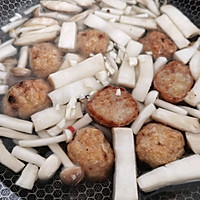 十分钟快手菜：肉圆菌菇汤的做法图解6