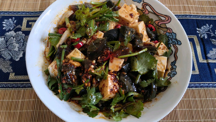 小白也能做的下饭菜（皮蛋拌豆腐）