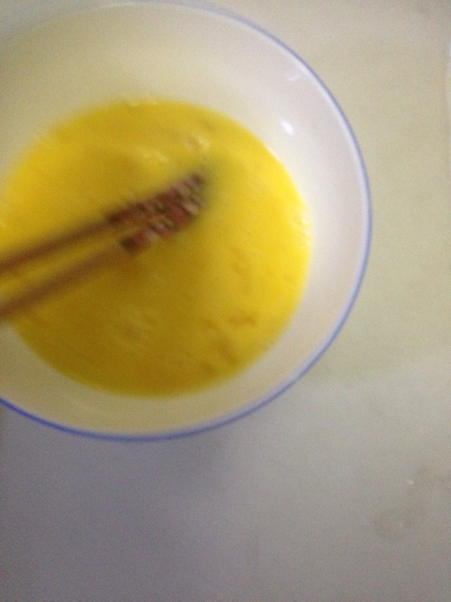 青椒煎鸡蛋的做法图解1