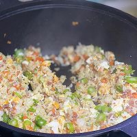#奈特兰芝士粉挑战赛#广东美食腊肠蛋炒饭的做法图解9