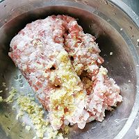 5.8宝宝早餐——鲜肉小馄饨的做法图解1