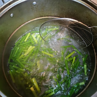 5分钟一道菜炒蒜苔的做法图解2