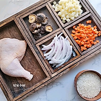 #向往的生活 就是外婆乡#挑食宝宝也爱吃的”香菇鸡腿肉焖饭“的做法图解1