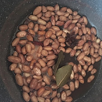 西芹花生的做法图解1