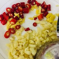 越吃越好吃的酸菜鱼的做法图解1