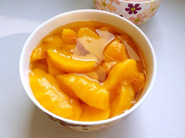 自制冰糖黄桃罐头的做法