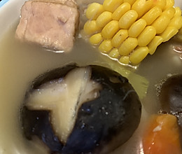 砂锅排骨 玉米 胡萝卜 香菇营养汤的做法