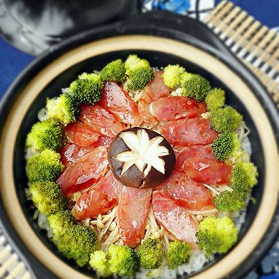 “心若向阳，无谓悲伤”——双菇腊肠煲仔