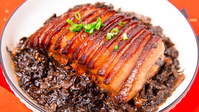 梅菜扣肉，一口想起家的味道