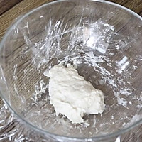 春意正浓，做一款充满春天气息的草莓甜心乳酪面包的做法图解1