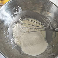 火龙果奶油蛋糕卷（后蛋法）的做法图解3