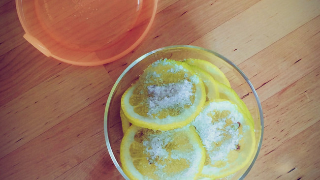 夏日万能调料“盐渍柠檬”（塩レモン）的做法