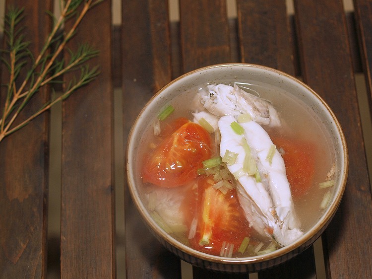 竹仔鱼，潮汕人才懂的鱼，除了焖煮与煎炸，还可以煮鲜美的剥皮鱼的做法