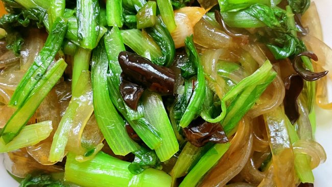 #轻食季怎么吃#小白菜炒粉条，简单的美味！的做法