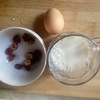 牛奶炖蛋～简单而美味的早餐的做法图解1