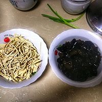 木耳云丝拌腐竹的做法图解1