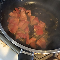 什锦番茄鸡蛋菌菇鸡肉炒刀削面的做法图解4