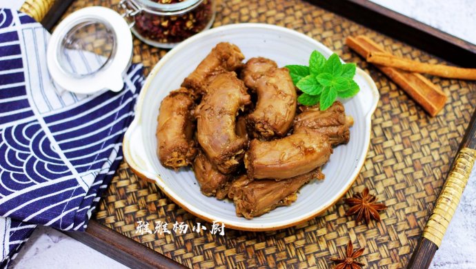 五香卤鸭脖