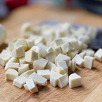 茭白毛豆米炒肉丁的做法图解1