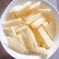 #夏日撩人滋味#花样土豆肉肠拼盘的做法图解1