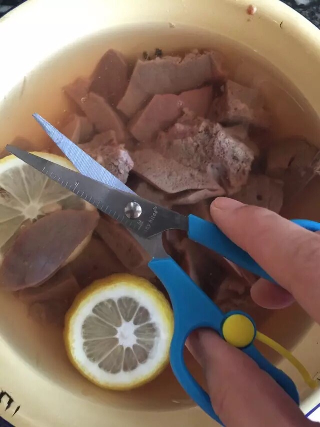 #桃子辅食记#猪肝泥的做法图解2