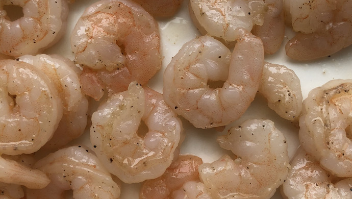 宫宝虾球配碗米饭