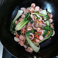 自制虾仁鸡蛋炒面❗️好吃到光盘❗️的做法图解11