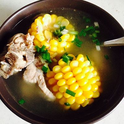 玉米排骨瘦身养生汤。