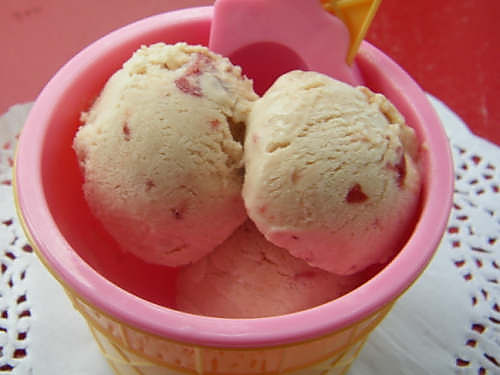 朗姆草莓冰淇淋——悠然一夏的做法