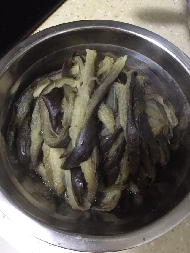 蒜茄子的做法图解1