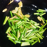 多彩蒜苗的做法图解4