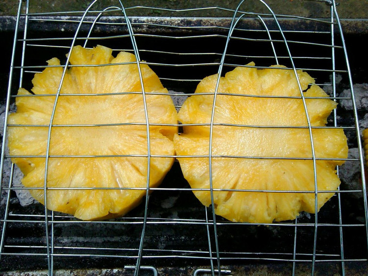 炭火烤菠萝的做法