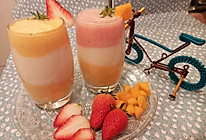 草莓芒果酸奶思慕雪的做法
