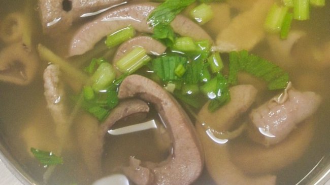 #米饭最强CP#鲜美猪杂汤的做法
