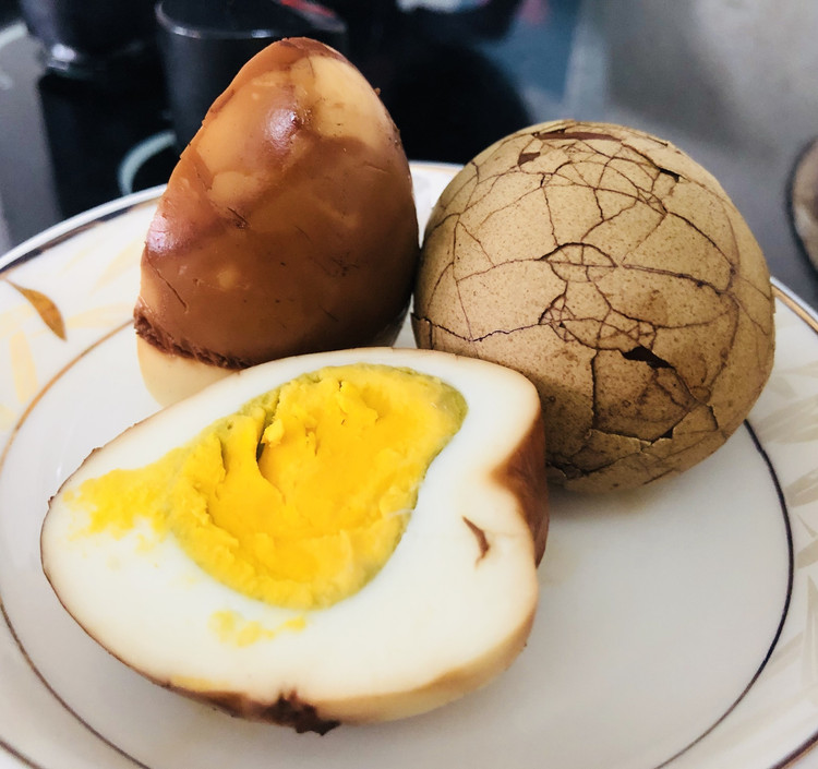 核桃壳煮鸡蛋的做法