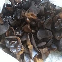 火麻油番茄木耳炒蛋的做法图解1