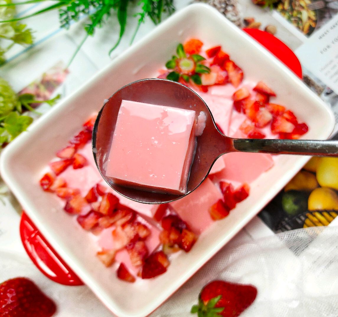 草莓奶冻怎么做_草莓奶冻的做法_明月的美食厨房_豆果美食