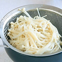 里脊肉金针菇卷的做法图解5