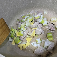 #开启冬日滋补新吃法#冻豆腐五花肉炖白菜，就是这个味儿的做法图解6