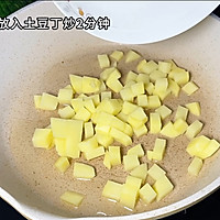 #舌尖上的乡村同款美食#土豆炒肥牛的做法图解3