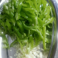 辣椒炒鸡蛋的做法图解2